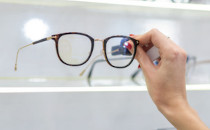 メガネ・アイウェアデザイナー